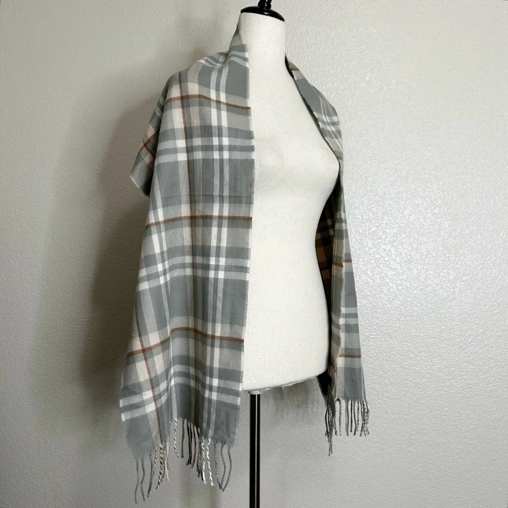 NWOT 100% Cashmere Germany Gray Plaid Scarf
